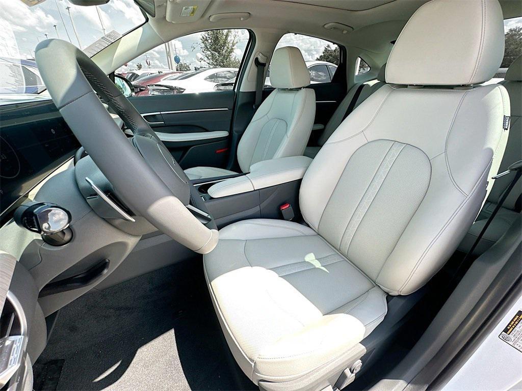 new 2025 Hyundai Sonata Hybrid car, priced at $39,033