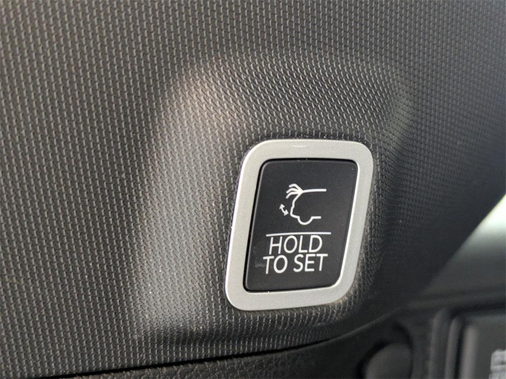 used 2022 Jeep Grand Cherokee car, priced at $39,106