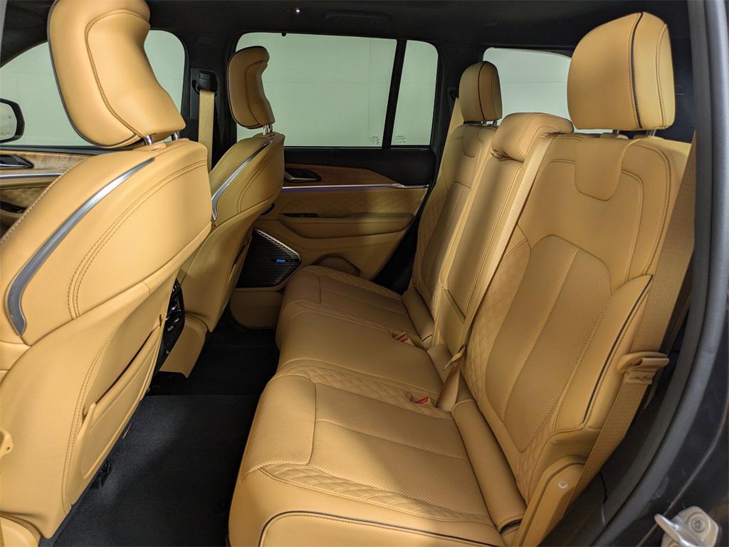 used 2022 Jeep Grand Cherokee car, priced at $39,106