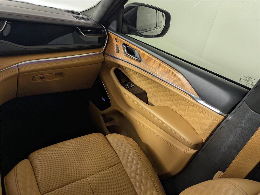 used 2022 Jeep Grand Cherokee car, priced at $39,106