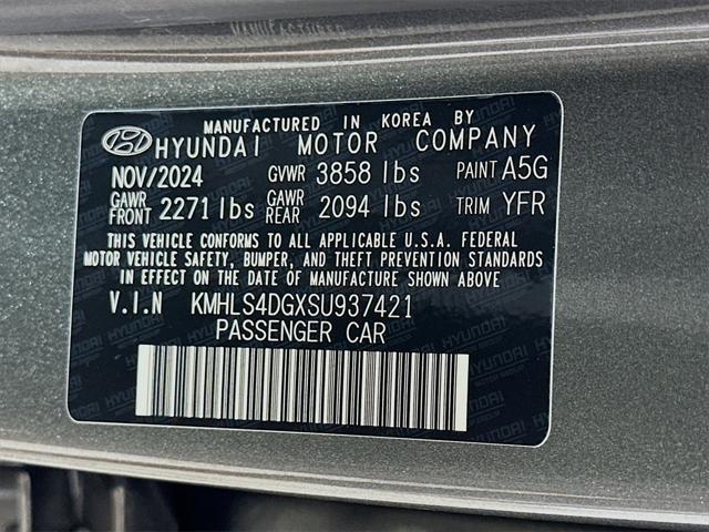 new 2025 Hyundai Elantra car, priced at $25,216