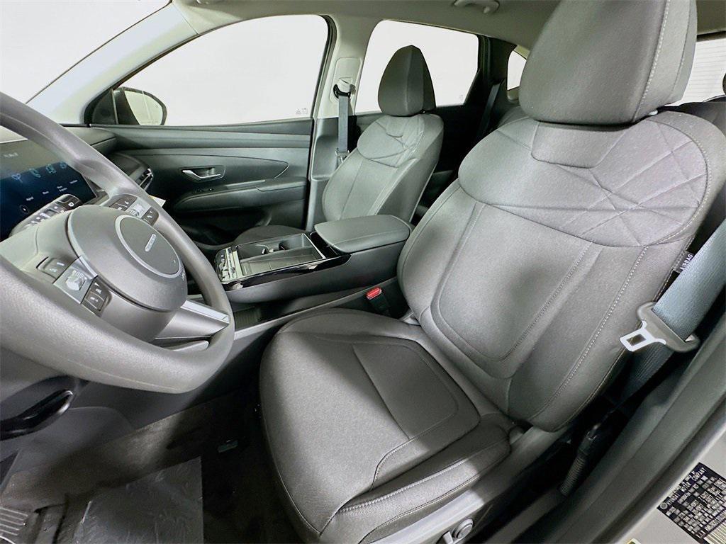 new 2025 Hyundai TUCSON Hybrid car, priced at $29,106
