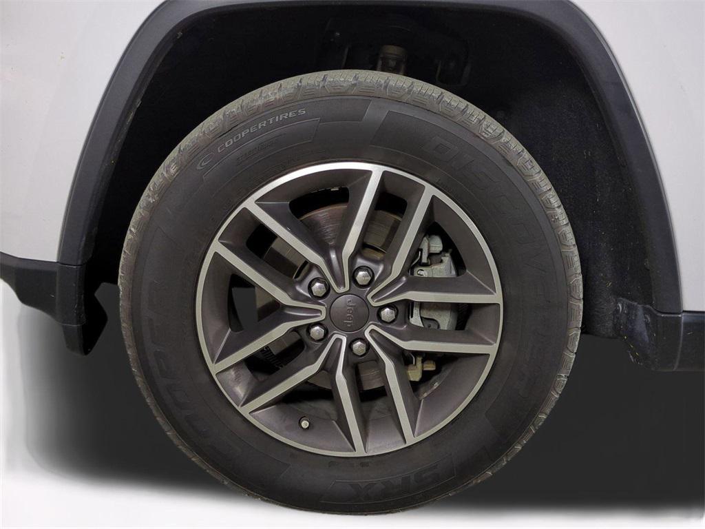 used 2020 Jeep Grand Cherokee car, priced at $15,187