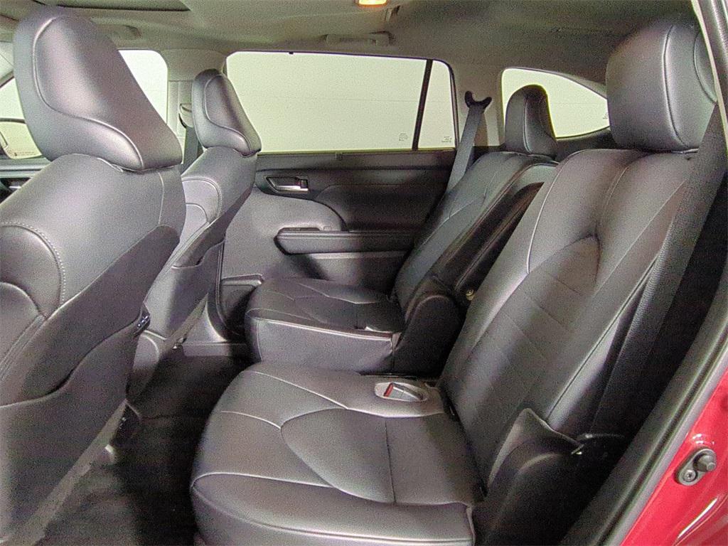 used 2021 Toyota Highlander car, priced at $28,693