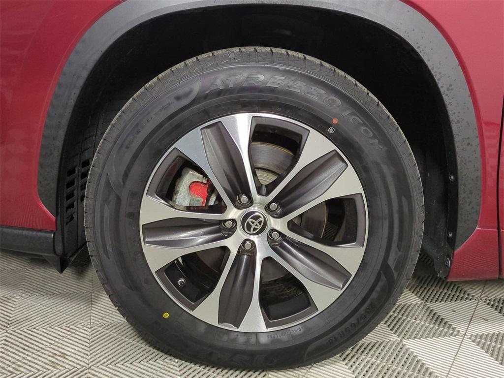 used 2021 Toyota Highlander car, priced at $28,693