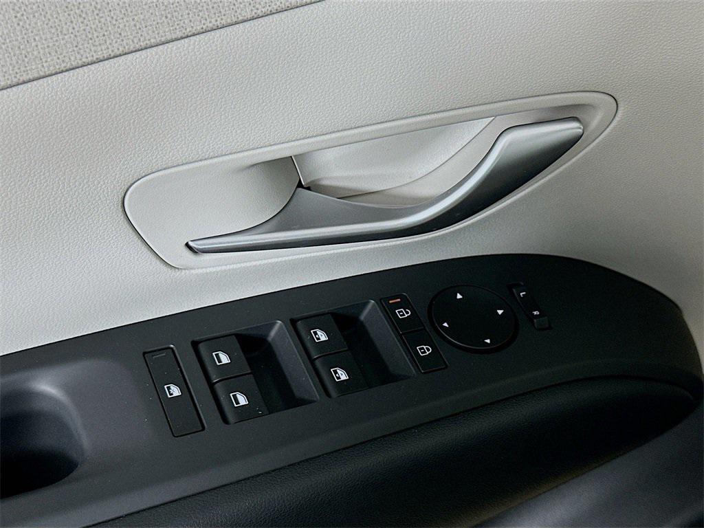 new 2025 Hyundai TUCSON Hybrid car, priced at $37,686