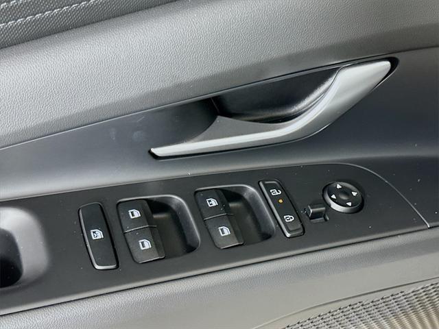 new 2025 Hyundai Elantra car, priced at $22,644