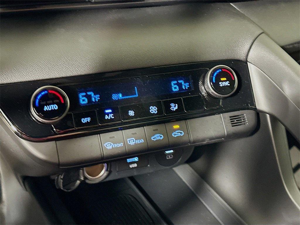 new 2025 Hyundai Elantra car, priced at $20,977
