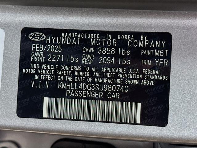 new 2025 Hyundai Elantra car, priced at $22,159