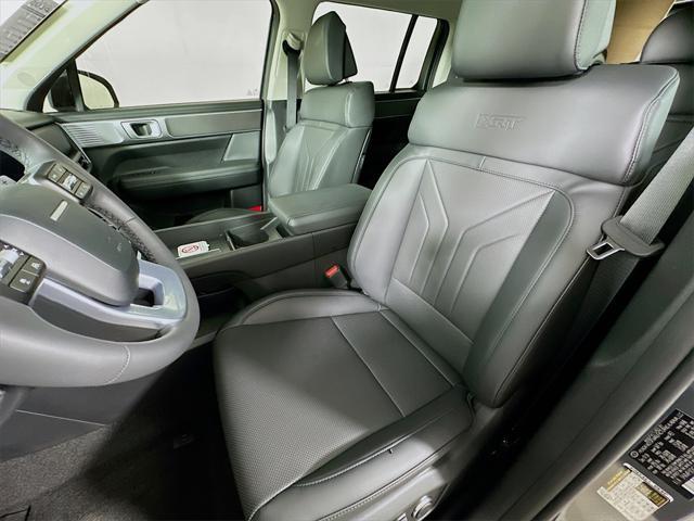 new 2025 Hyundai Santa Fe car, priced at $39,562