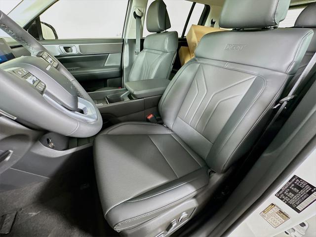 new 2025 Hyundai Santa Fe car, priced at $40,011