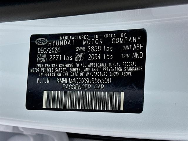 new 2025 Hyundai Elantra car, priced at $23,367