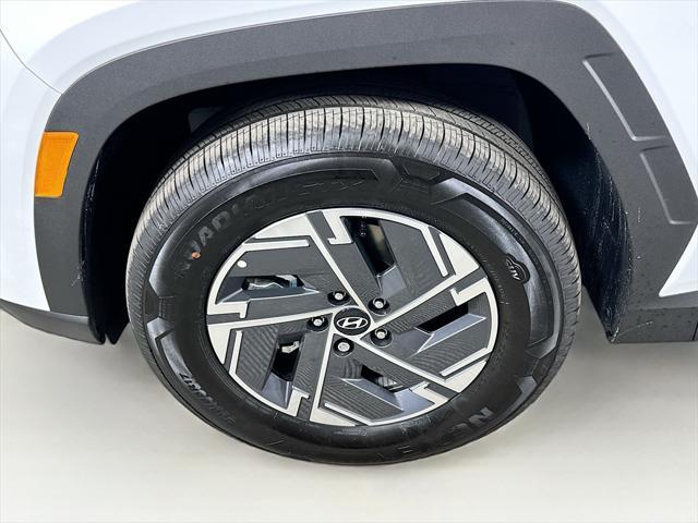 new 2025 Hyundai TUCSON Hybrid car, priced at $33,828