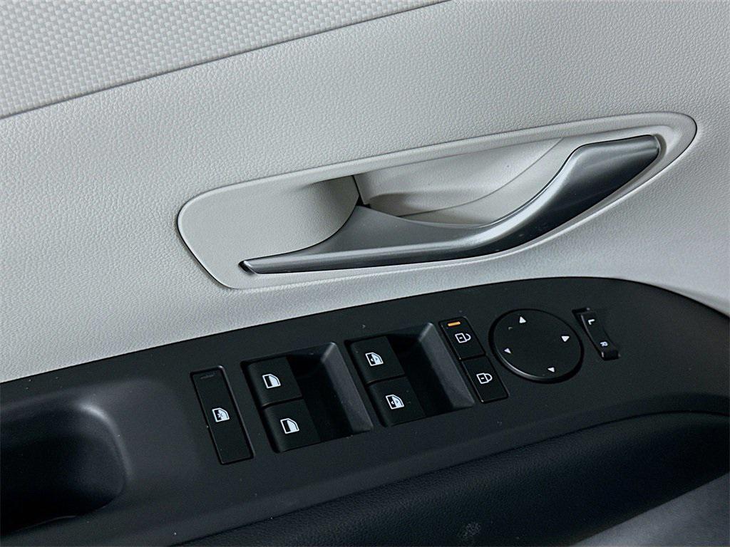 new 2025 Hyundai TUCSON Hybrid car, priced at $29,253