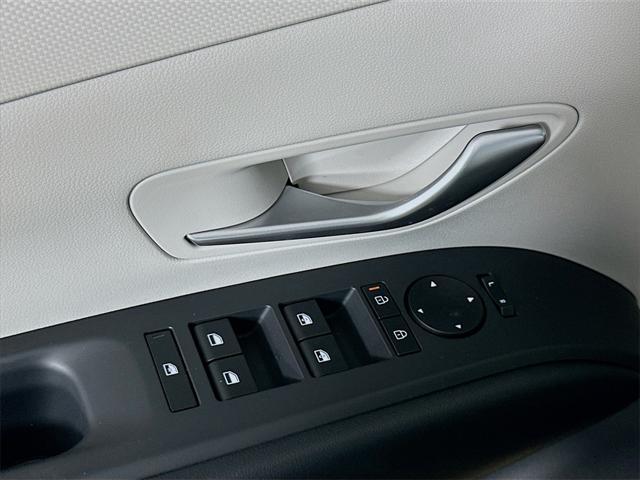 new 2025 Hyundai TUCSON Hybrid car, priced at $33,388