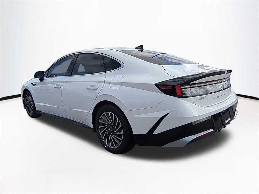 new 2025 Hyundai Sonata Hybrid car, priced at $29,178