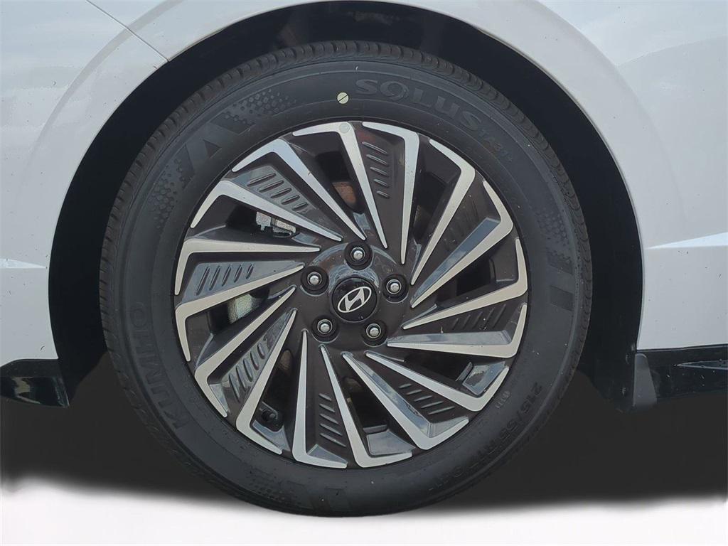 new 2025 Hyundai Sonata Hybrid car, priced at $29,178