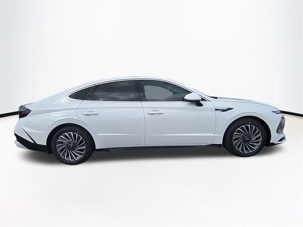new 2025 Hyundai Sonata Hybrid car, priced at $29,178