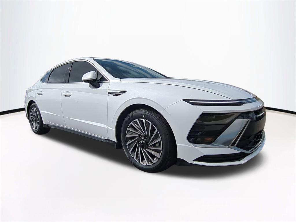 new 2025 Hyundai Sonata Hybrid car, priced at $29,178