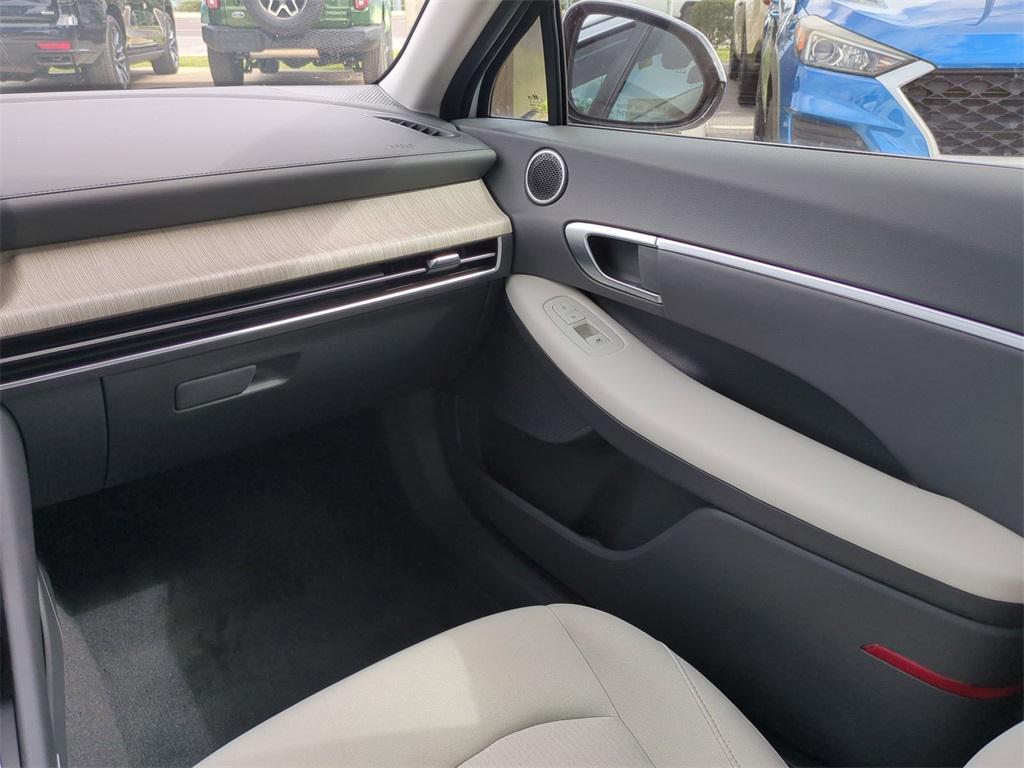 new 2025 Hyundai Sonata Hybrid car, priced at $29,178