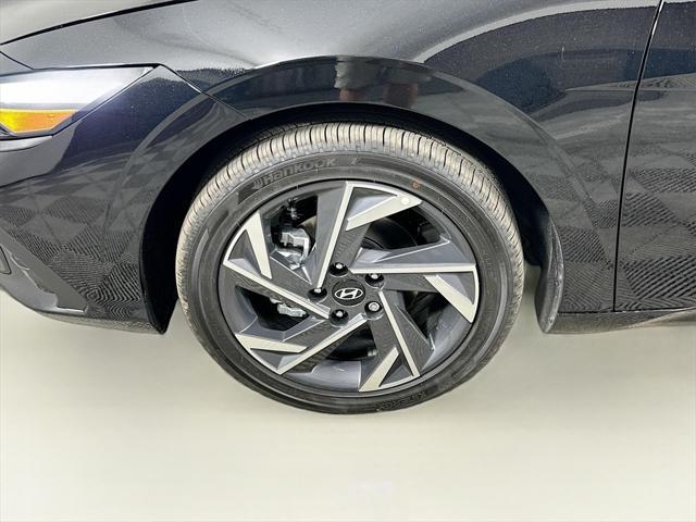 new 2025 Hyundai Elantra car, priced at $27,278
