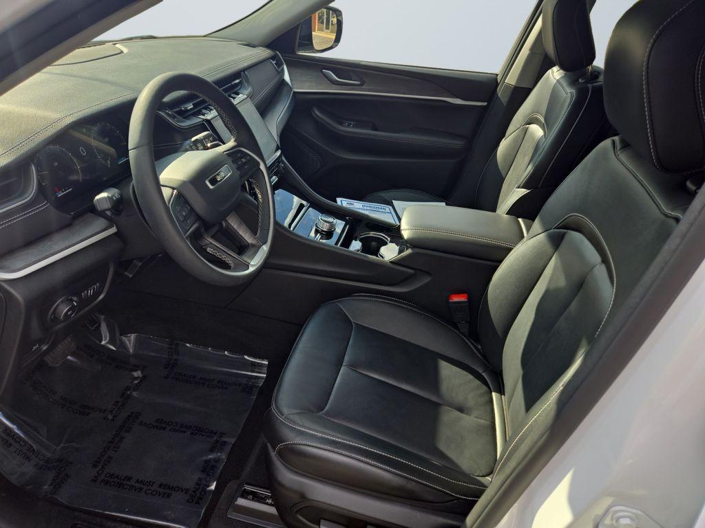 used 2023 Jeep Grand Cherokee car, priced at $33,900