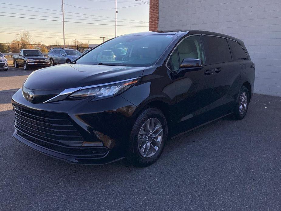 used 2022 Toyota Sienna car, priced at $34,300