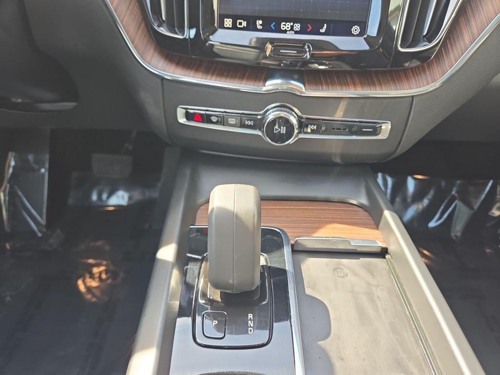 used 2022 Volvo XC60 car, priced at $31,300