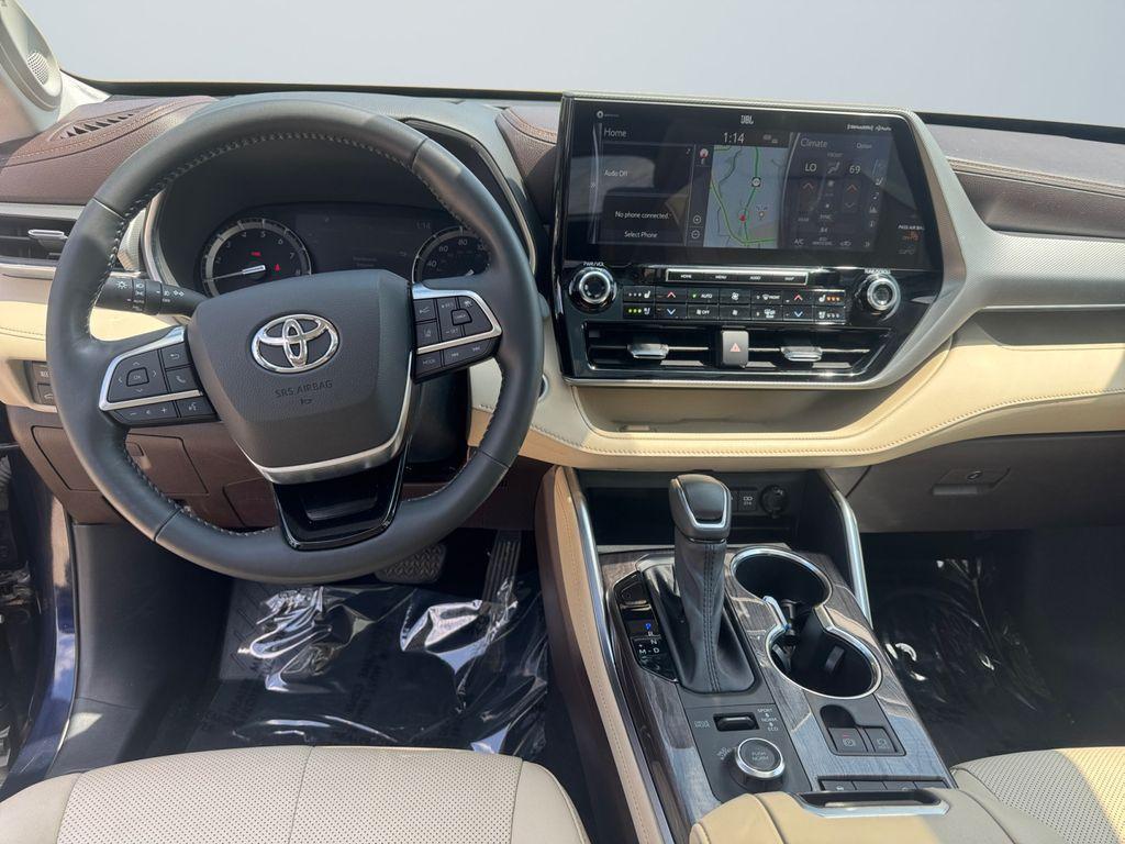 used 2021 Toyota Highlander car, priced at $33,900