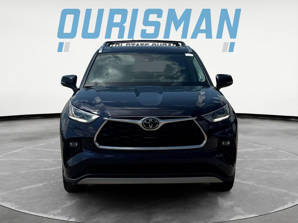 used 2021 Toyota Highlander car, priced at $33,900