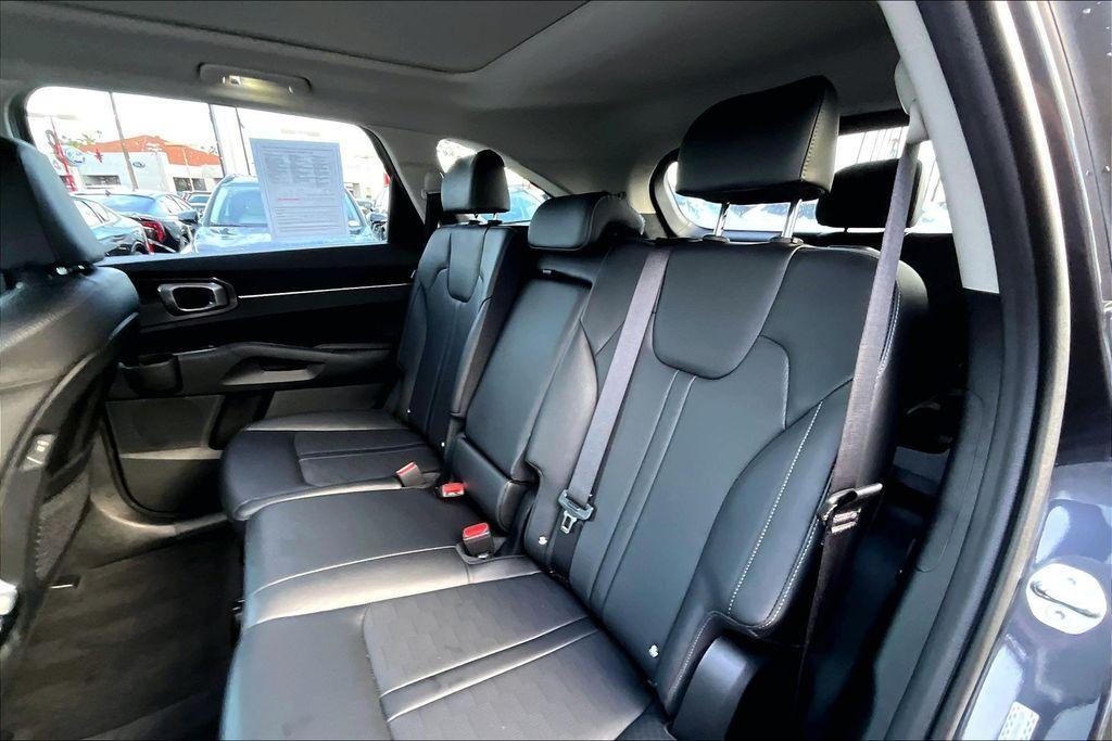 used 2025 Kia Sorento car, priced at $31,987