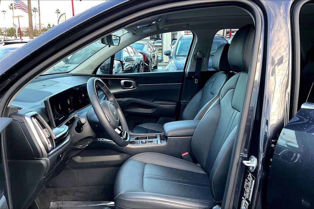 used 2025 Kia Sorento car, priced at $31,987