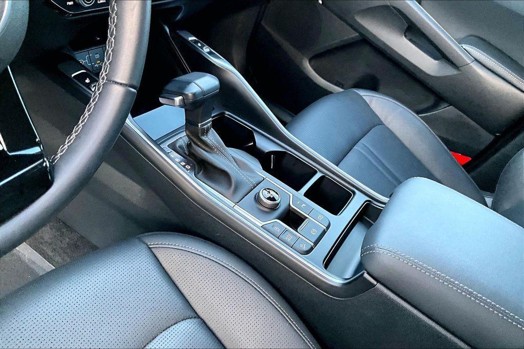 used 2025 Kia Sorento car, priced at $31,987