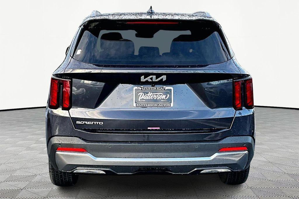 used 2025 Kia Sorento car, priced at $31,987