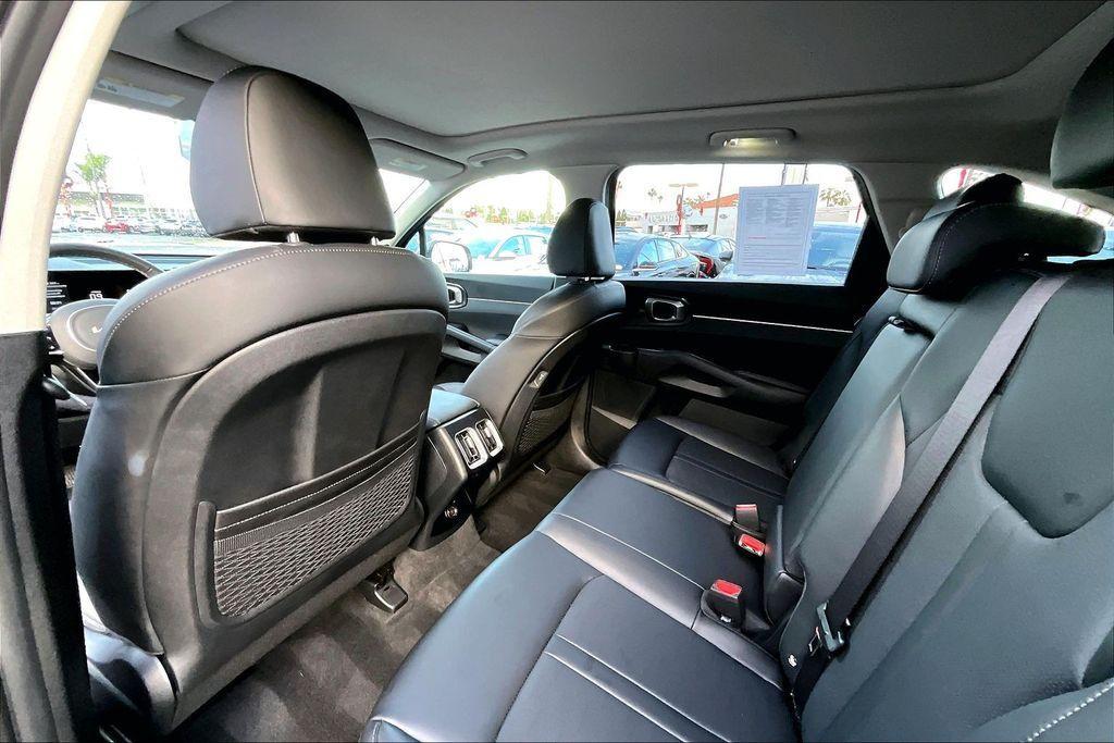 used 2025 Kia Sorento car, priced at $31,987