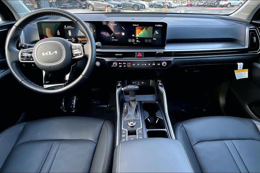 used 2025 Kia Sorento car, priced at $31,987