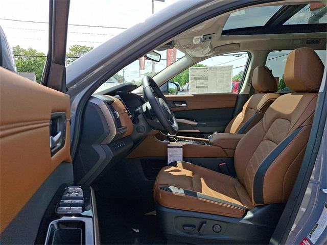 new 2025 Nissan Pathfinder car, priced at $48,656