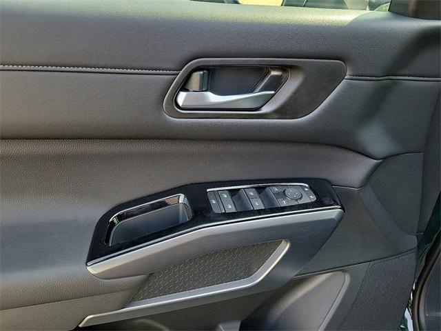 new 2025 Nissan Pathfinder car, priced at $38,670