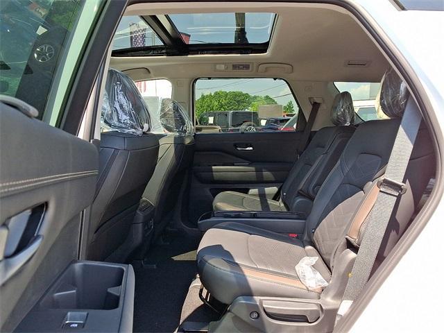 new 2025 Nissan Pathfinder car, priced at $51,548