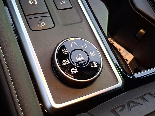 new 2025 Nissan Pathfinder car, priced at $39,074