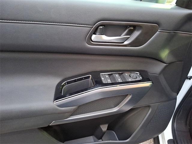 new 2025 Nissan Pathfinder car, priced at $39,074