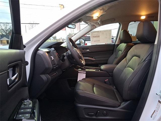 new 2025 Nissan Pathfinder car, priced at $39,074