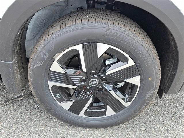 new 2025 Nissan Kicks car, priced at $27,738