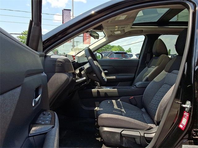 new 2025 Nissan Kicks car, priced at $27,433
