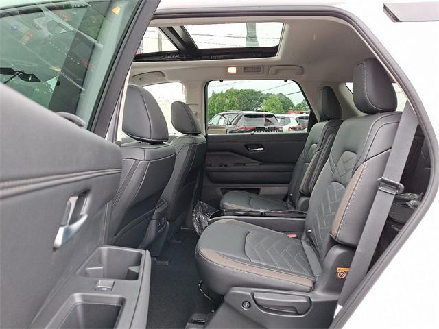 new 2025 Nissan Pathfinder car, priced at $51,477