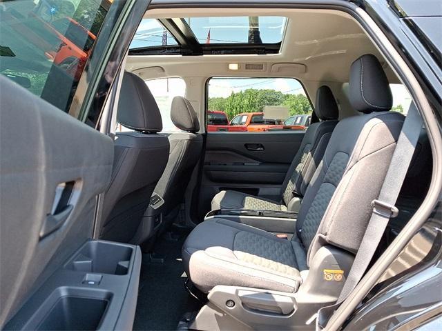 new 2025 Nissan Pathfinder car, priced at $43,559