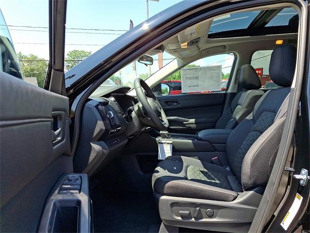 new 2025 Nissan Pathfinder car, priced at $43,559