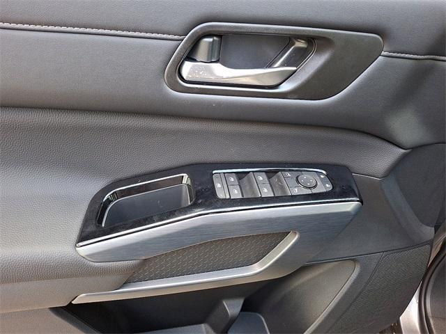 new 2025 Nissan Pathfinder car, priced at $38,670