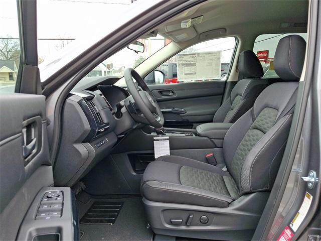 new 2025 Nissan Pathfinder car, priced at $40,720