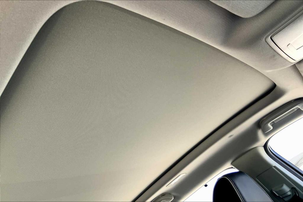 used 2023 Acura MDX car, priced at $50,495